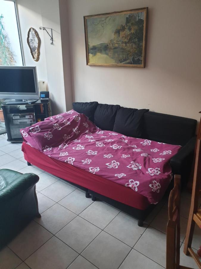 Rez De Chaussee - Erasme Brussel Buitenkant foto